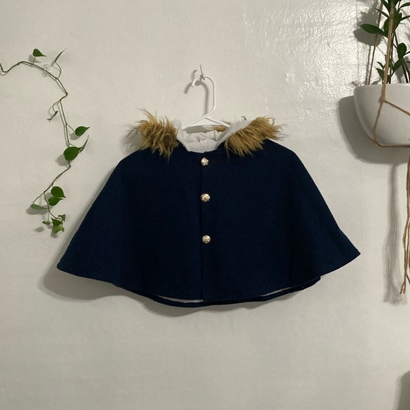 Adorable winter poncho like pea coat with a fuzzy hood size 5T - Picture 1 of 13